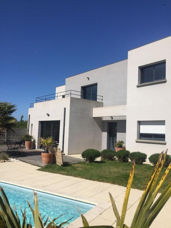 Maison Moderne Avec Piscine Chauffee Dans La Baie Du Mont St Michel 200M2 Yquelon エクステリア 写真